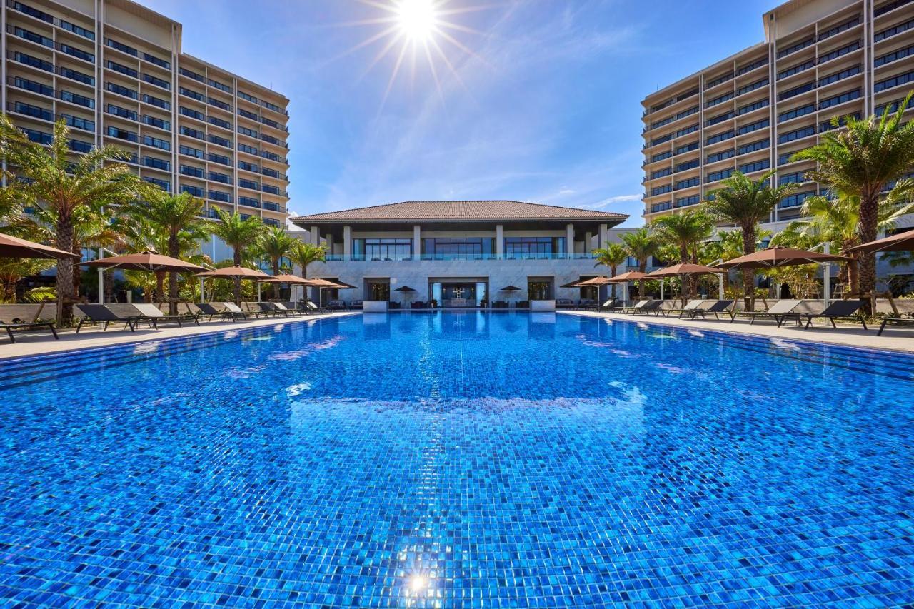 Ryukyu Hotel & Resort Nashiro Beach Itoman Extérieur photo The swimming pool at the hotel