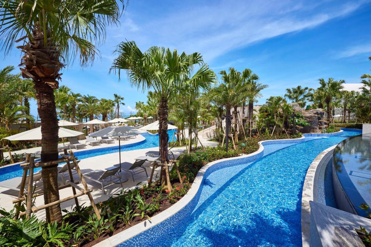 Ryukyu Hotel & Resort Nashiro Beach Itoman Extérieur photo The swimming pool at the resort