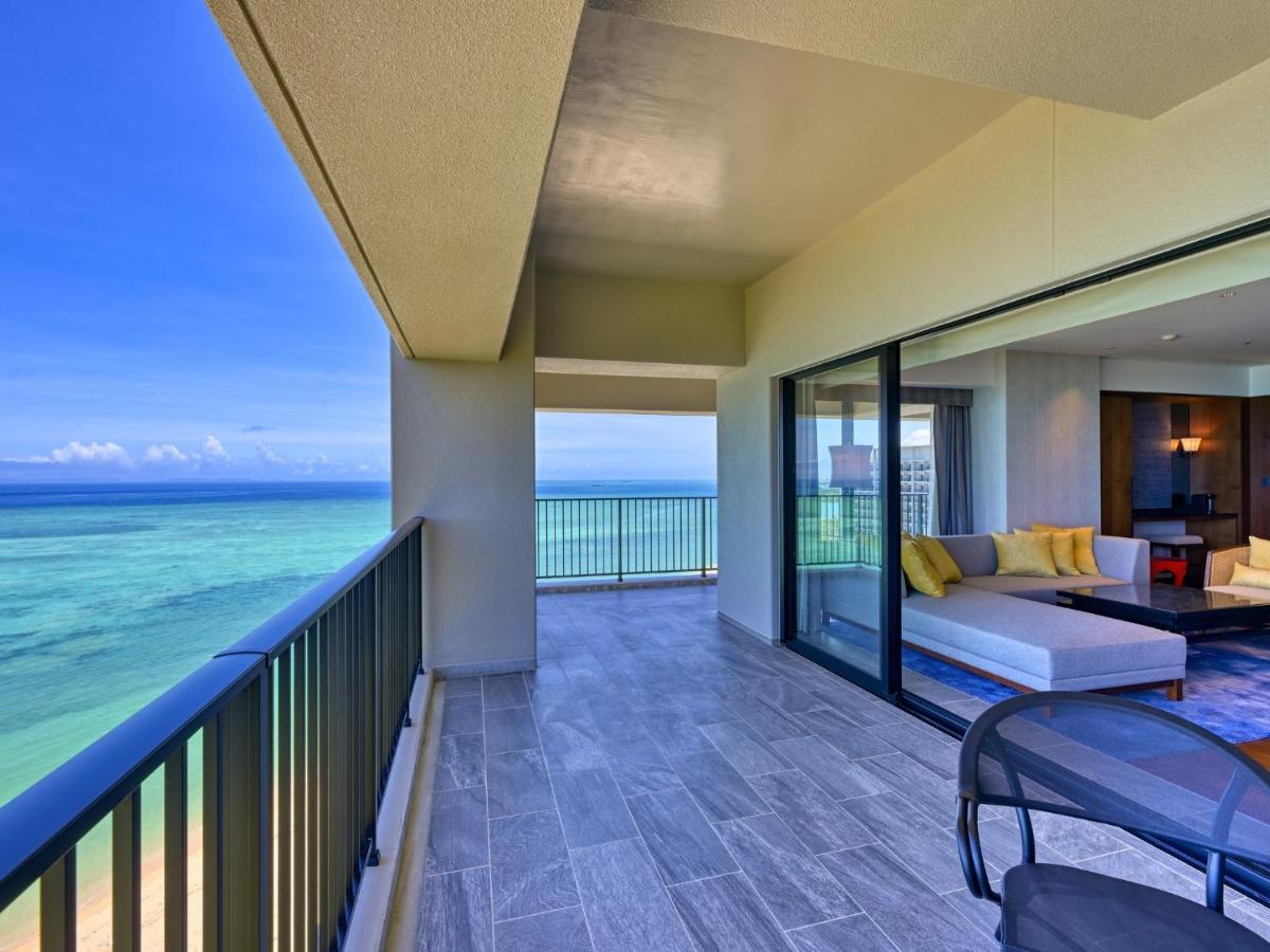 Ryukyu Hotel & Resort Nashiro Beach Itoman Extérieur photo A view of the Pacific Ocean from a suite at the Westin Nanuku Resort, Fiji