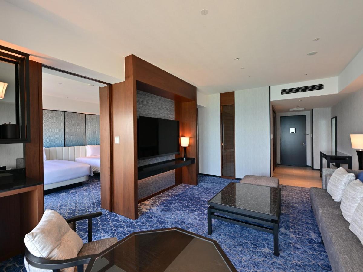 Ryukyu Hotel & Resort Nashiro Beach Itoman Extérieur photo A suite at the hotel