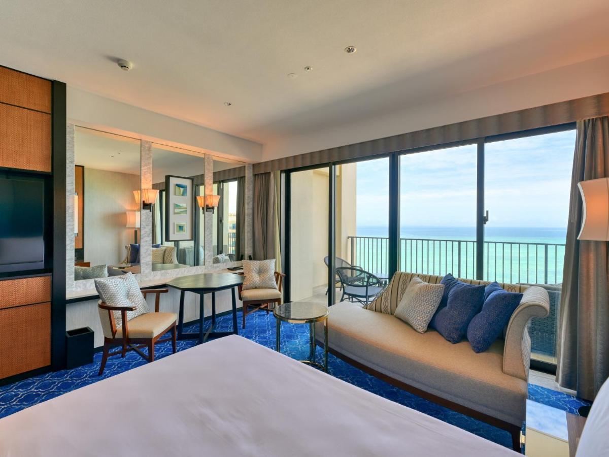Ryukyu Hotel & Resort Nashiro Beach Itoman Extérieur photo A suite at the hotel