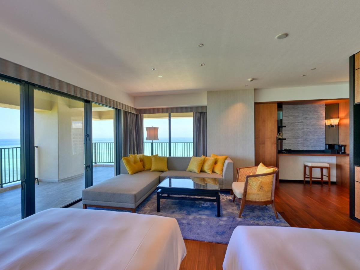 Ryukyu Hotel & Resort Nashiro Beach Itoman Extérieur photo A suite at the hotel
