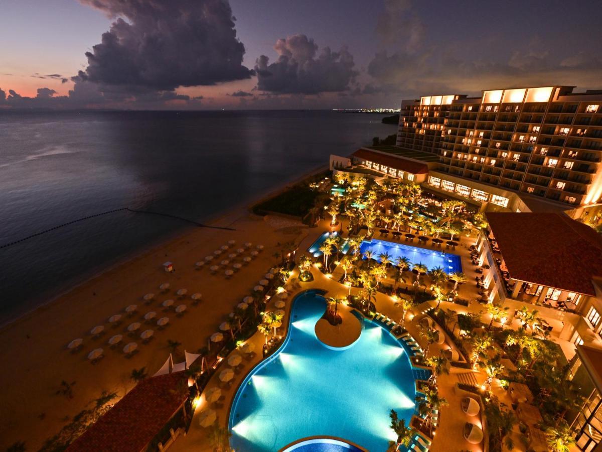 Ryukyu Hotel & Resort Nashiro Beach Itoman Extérieur photo The resort at night