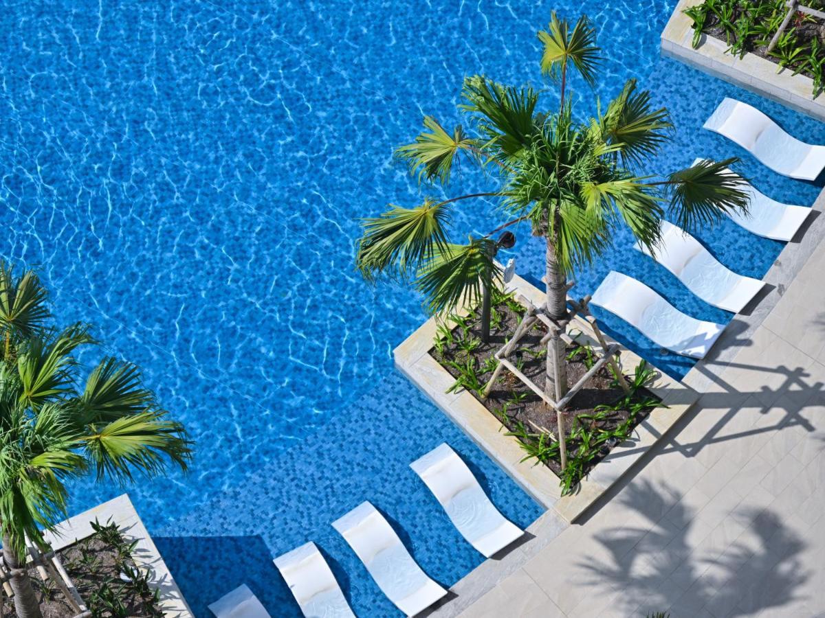Ryukyu Hotel & Resort Nashiro Beach Itoman Extérieur photo The pool at the hotel